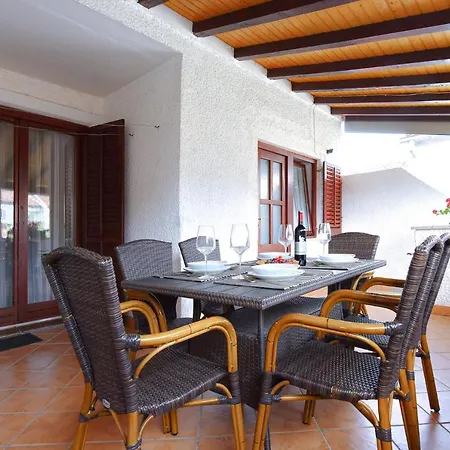 Away From 2 Lejlighed