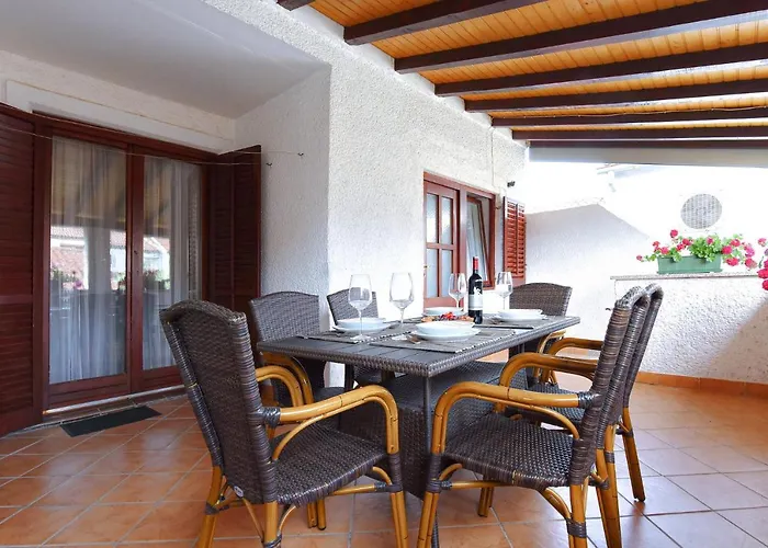 Away From 2 Lejlighed