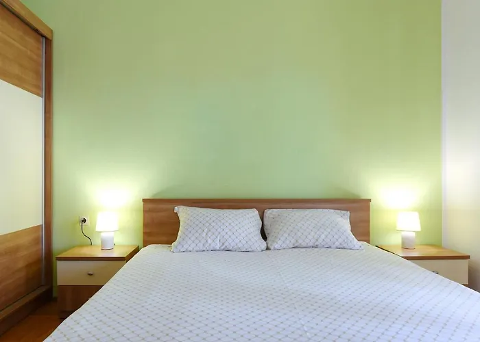 Away From 2 아파트 *