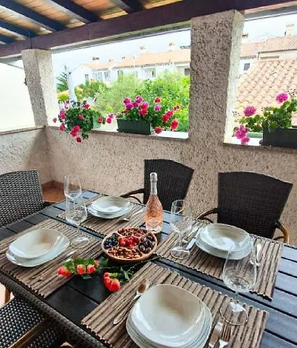 아파트 Away From 2