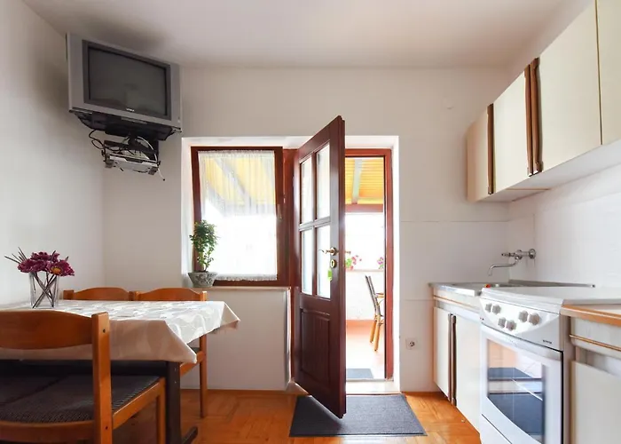 Away From 2 아파트 *