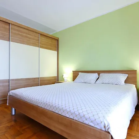 Apartament Away From 2 *